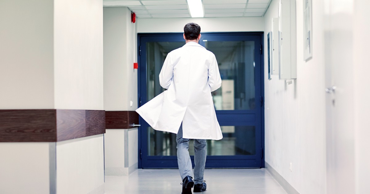 Lekarz z Koszalina zarabia prawie 3 tys. zł za godzinę? Poseł PiS grzmi