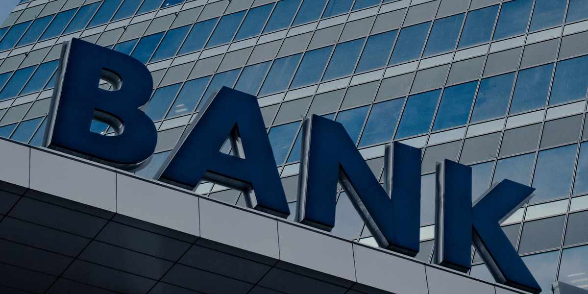 Dziewięć polskich banków zapowiedziało przerwy techniczne w ten weekend. Lepiej wypłać gotówkę wcześniej!