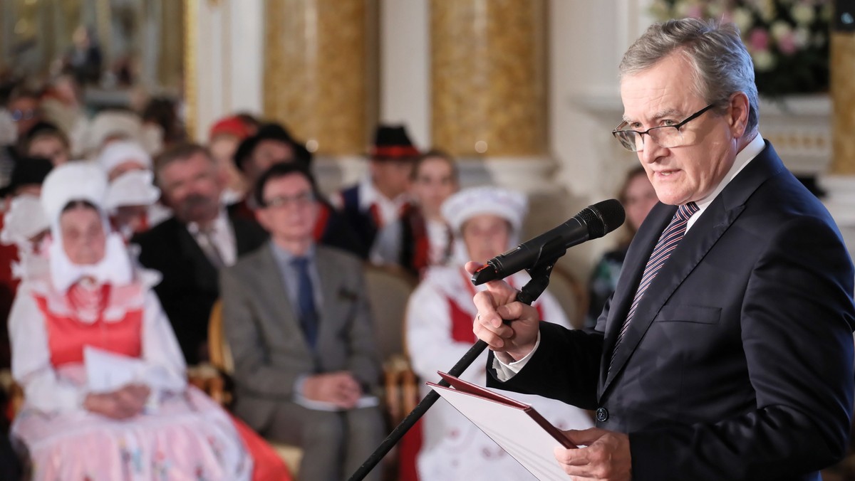 Wicepremier i minister kultury Piotr Gliński podkreślił w rozmowie z "Gościem Niedzielnym", że wszyscy polscy twórcy, którzy w ostatnim czasie odnieśli sukcesy zagraniczne, jak Olga Tokarczuk, Paweł Pawlikowski czy Małgorzata Szumowska, korzystali i korzystają ze wsparcia mecenatu państwa.