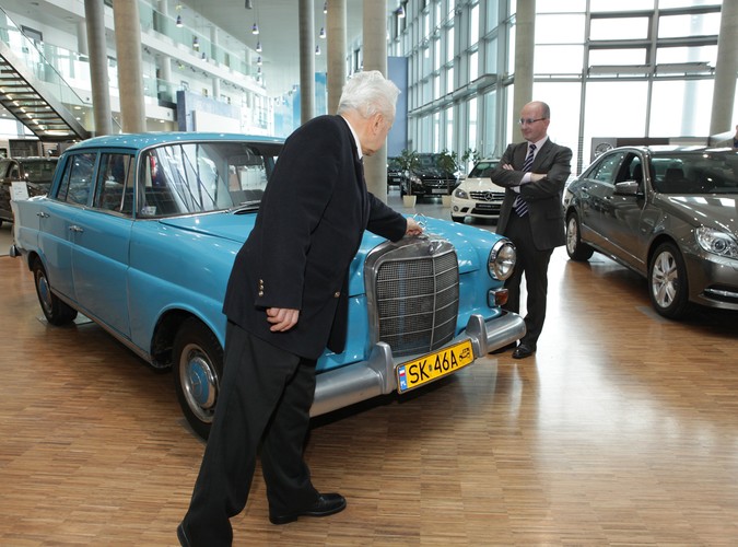 Mercedes pana Aleksandra Ratajczaka skończy w 2011 roku 45 lat. To właśnie egzemplarz modelu W110 w wersji 200D, czyli 'skrzydlak', jeden z poprzedników obecnej Klasy E
