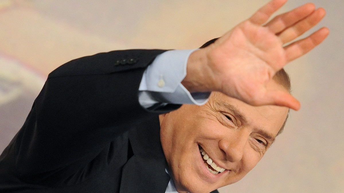 Premier Włoch Silvio Berlusconi przeszedł zabieg chirurgiczny ścięgien lewej dłoni, dotkniętych od dłuższego czasu stanem zapalnym. Operacja przebiegła bez komplikacji - poinformowali lekarze. Szef rządu będzie na zwolnieniu do końca tygodnia.