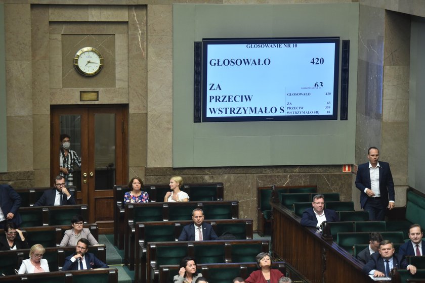 Posłowie zdecydowali: ustawa o ochronie zwierząt trafi do komisji