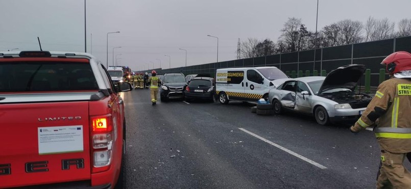 Karambol na drodze ekspresowej S74 Cedzyna - Kielce