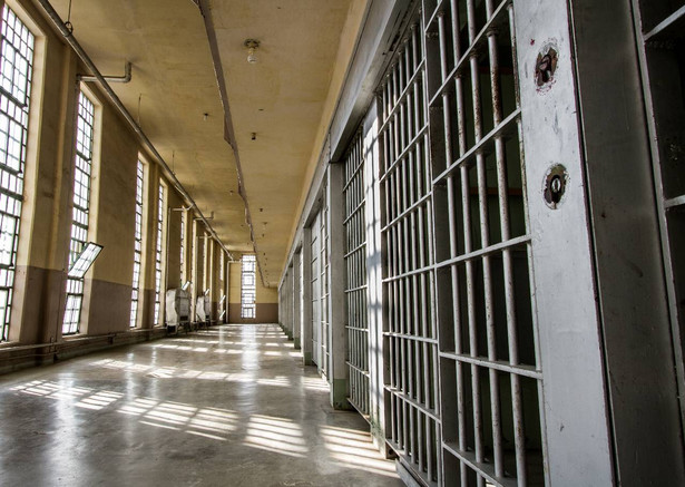 Projekt ma znowelizować Kodeksy - karny oraz karny wykonawczy, ustawę o Służbie Więziennej i ustawę regulująca pracę więźniów