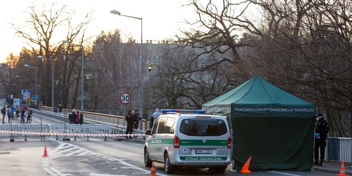 POLSKA ZAMYKA GRANICE PRZED KORONAWIRUSEM