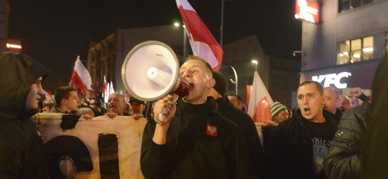 Autor książki "Jak pokochałem Adolfa Hitlera" z zarzutami po marszu narodowców. Na celowniku prokuratury także były ksiądz Jacek Międlar
