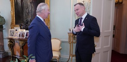 Andrzej Duda u Karola III. Uwagę przykuwa zaskakujący szczegół w tle. Też to widzicie?