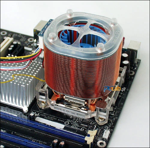 Wentylator Gigabyte 3D-Cooler ULTRA zainstalowany na płycie z podstawką Socket 775