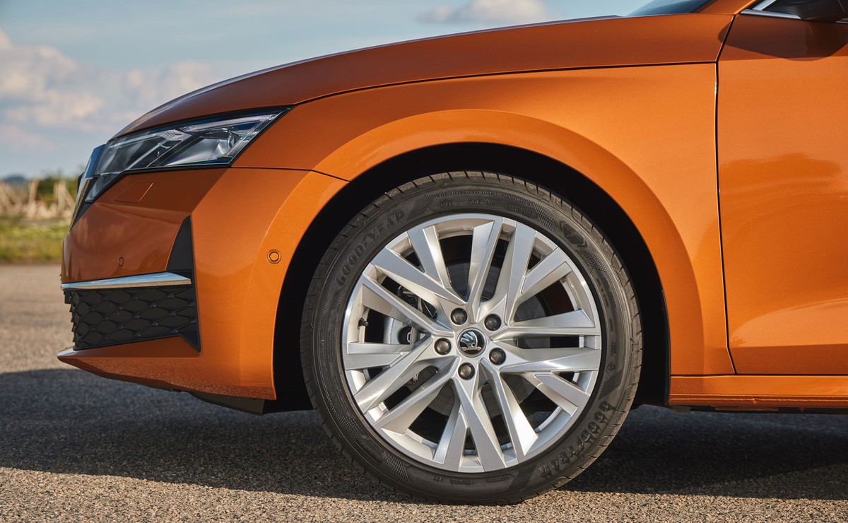 Skoda Octavia to najpopularniejszy model czeskiej marki w Polsce. Ile kosztuje?