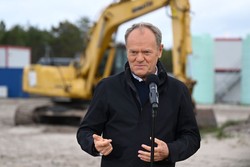 Budowa atomu ruszyła. Tusk zapowiada prąd dla 12 milionów gospodarstw