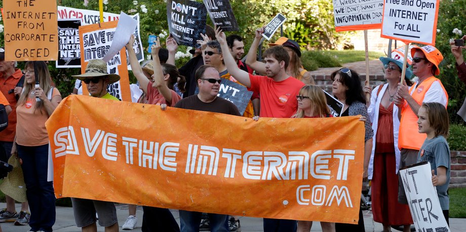 Pro-net neutrality Internet activists rally in the neighborhood where U.S. President Barack Obama attended a fundraiser in Los Angeles, California July 23, 2014.