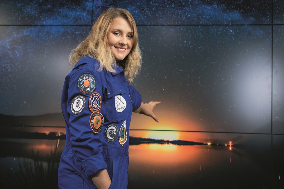 Agnieszka Elwertowska (28 lat) uważa, że płeć może jej pomóc w staraniach o zostanie astronautką, ponieważ agencjom kosmicznym brakuje danych na temat funkcjonowania kobiecego organizmu w warunkach pozaziemskich..