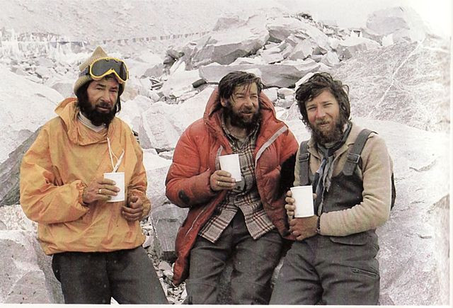 Andrzej Heinrich, Kazimierz Olech i Andrzej Czok w bazie pod Mount Everest w 1980 r.