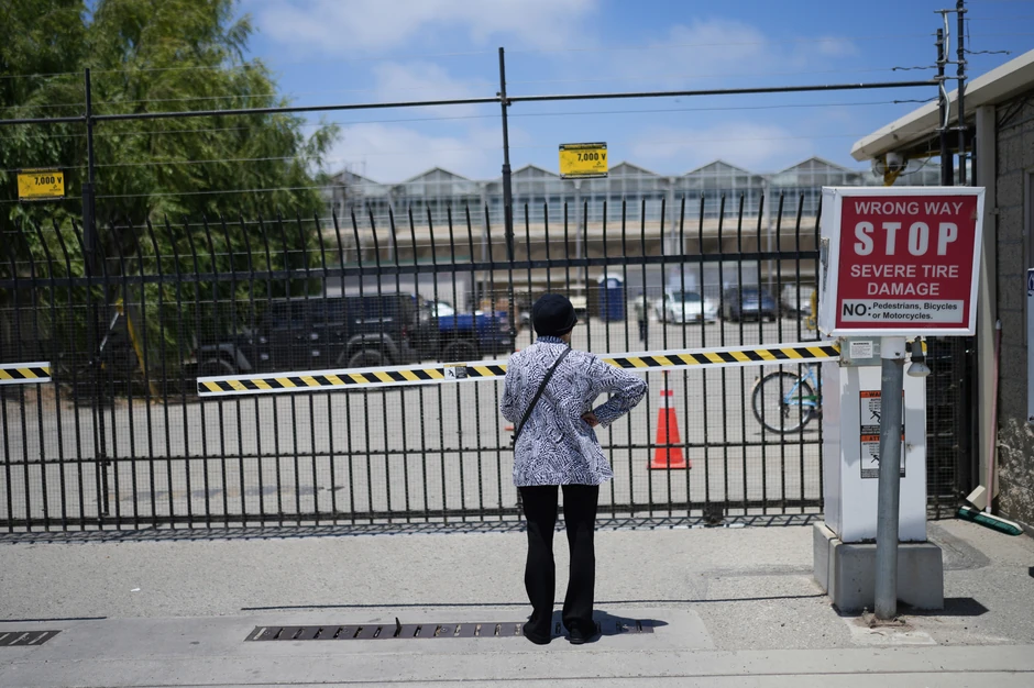 Farme Gles haus dan nakon racije 11. jula u Kamarilu, Kalifornija
