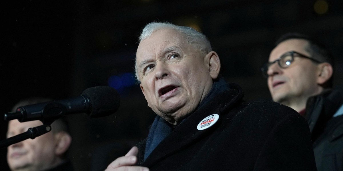 Jarosław Kaczyński i politycy PiS twierdzą, że Wąsik i Kamiński to więźniowie polityczni.