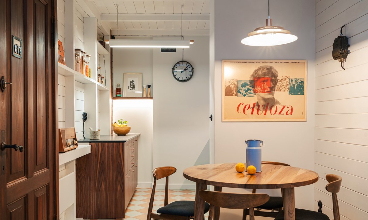 Zamieszkali na poddaszu kamienicy. "Budynek ma bardzo bogatą historię"