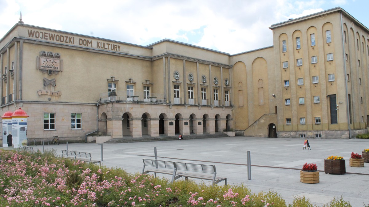 Bazylika Katedralna w Sandomierzu, Muzeum Archeologiczne i Rezerwat Krzemionki w Ostrowcu Świętokrzyskim, Mauzoleum Martyrologii Wsi Polskich w Michniowie oraz Wojewódzki Dom Kultury w Kielcach. To cztery projekty z województwa świętokrzyskiego, które otrzymały rekomendację kierownictwa Ministerstwa Kultury i Dziedzictwa Narodowego do kontraktu terytorialnego. O tym, czy te instytucje otrzymają rządowe wsparcie zdecyduje teraz minister rozwoju.