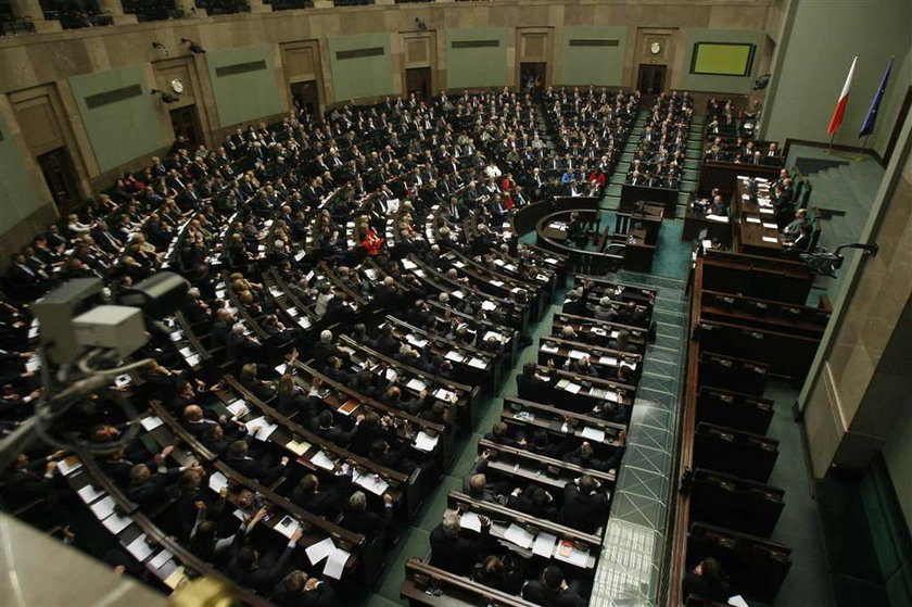 Nowy Sejm, a bumelują po staremu