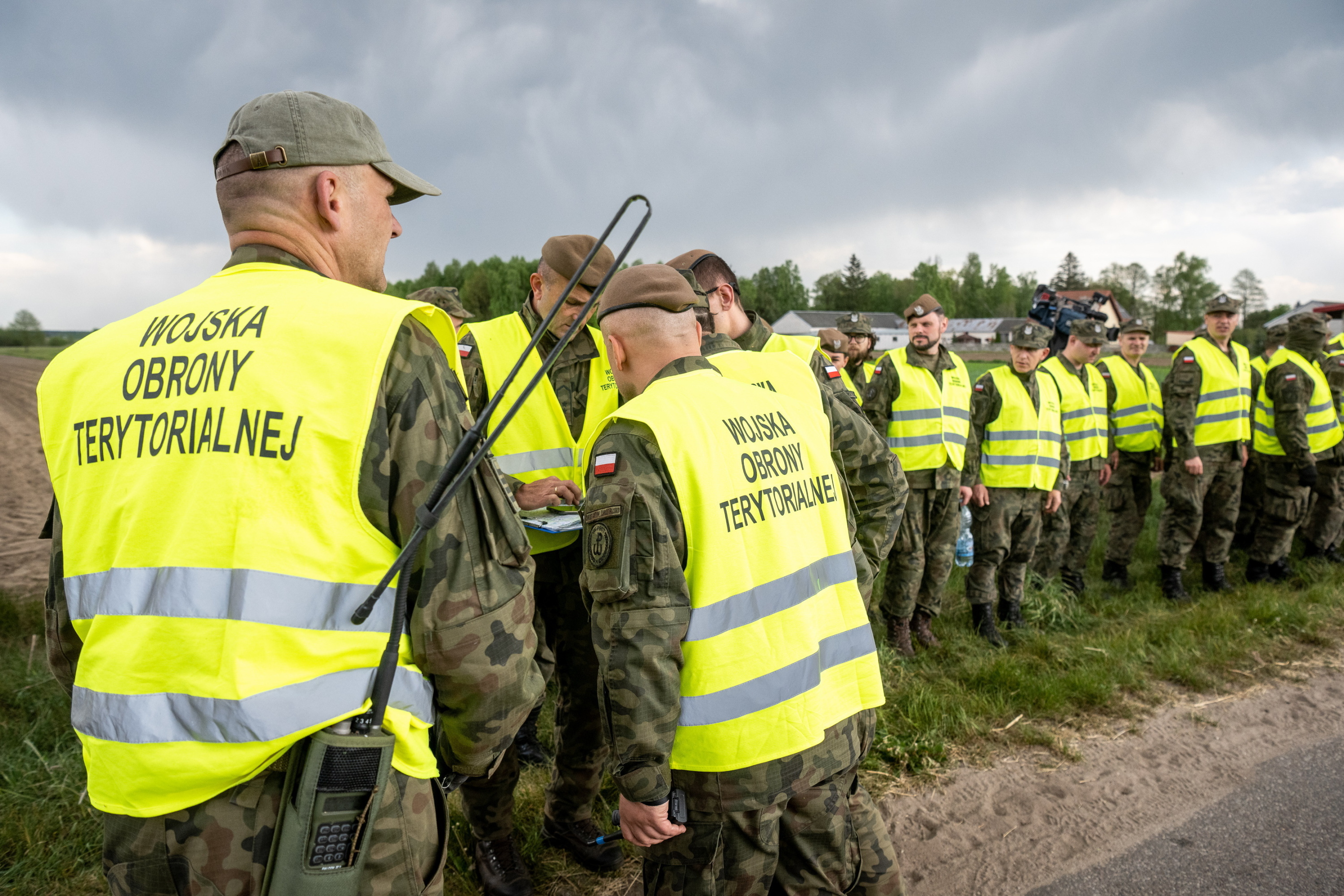 Eksplozja i sabotaż na torach: Tusk o ataku wymierzonym w Polskę