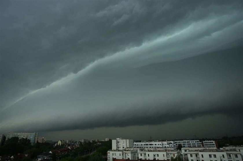 Potworne burze w Warszawie. Foto