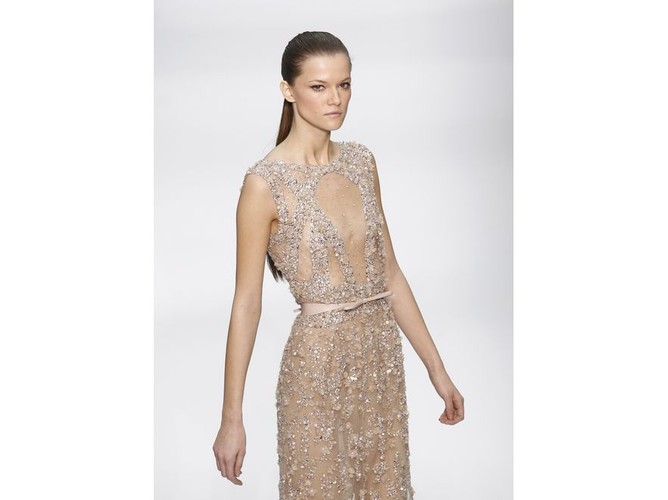 Kasia Struss na pokazie kolekcji haute couture Elie Saab w ramach Paris Fashion Weeke