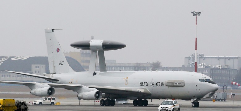 Samolot systemu AWACS na Okęciu. Zobacz ZDJĘCIA z wnętrza maszyny