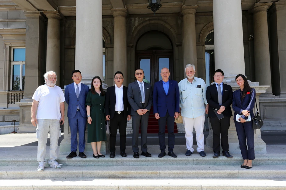 Producenti iz Kine danas u Starom dvoru