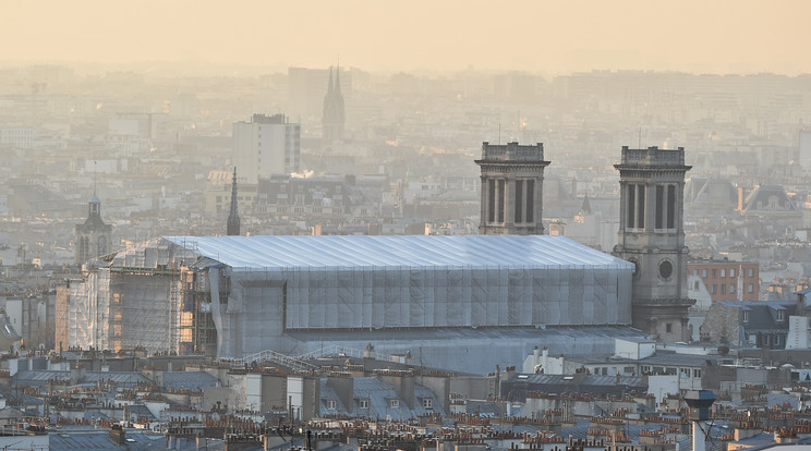 A párizsi Notre-Dame székesegyház tavaly áprilisban égett le, az újjáépítést nemrég leállították / Fotó: Northfoto