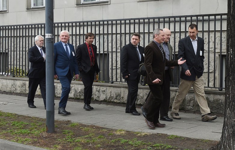 Członkowie podkomisji smoleńskiej w przerwie posiedzenia