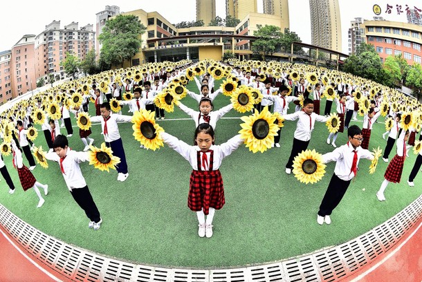 Students Perform Sunflower Dance in China