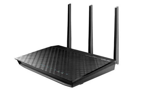 ASUS RT-N66U - router lubiany przez zaawansowanych użytkowników za możliwość podmiany oprogramowania na bardzo funkcjonalne DD-WRT. Ma również odkręcane anteny, potężne hardware, oraz bogatą funkcjonalność serwera multimediów. Cena: od 430 zł