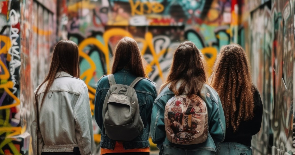 Rodzice boją się utraty "emocjonalnego monopolu". Co zrobić, gdy dziecko słucha innych?