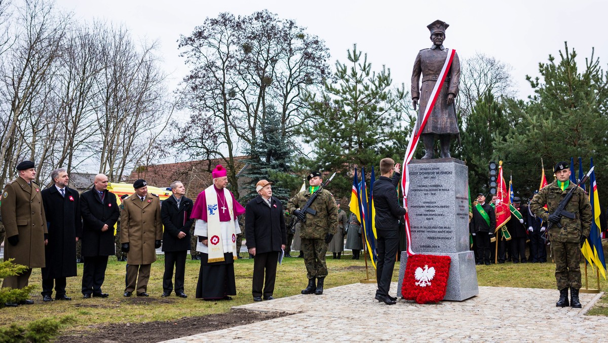 Jako "trudne i złożone" określił wojewoda wielkopolski rozmowy z marszałkiem województwa w sprawie kształtu przyszłorocznych obchodów 100-lecia wybuchu powstania wielkopolskiego. Na początku roku obaj zadeklarowali współpracę przy organizacji rocznicy.