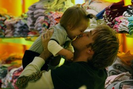 Majka joj je bila jedna od NAJZANOSNIJIH PLAVUŠA IKADA, a ona je bila RAZROKA, nosila je protezu, imala KRIVU KIČMU i bila je DEBELJUŠKASTA: Danas ima 19 godina i jasno se vidi KO JOJ JE MAMA