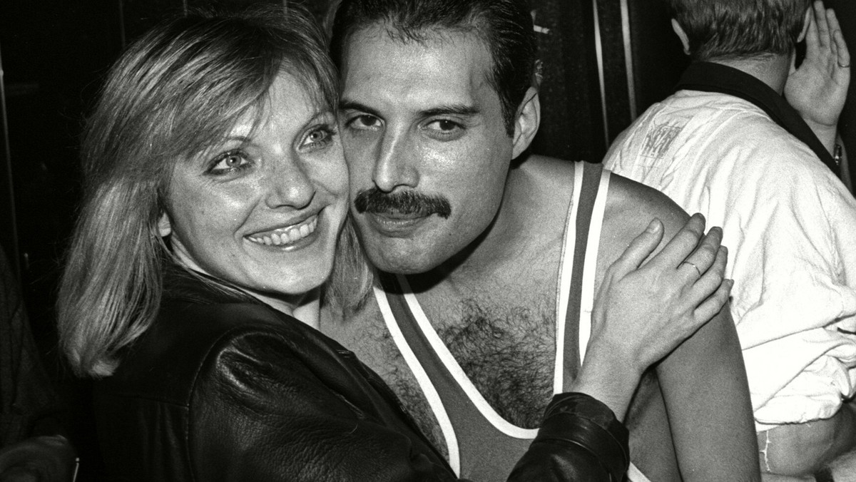 Była pierwszą miłością Freddiego Mercury'ego. Do dziś jedyna wie, gdzie spoczął. Mary Austin pokazała się pierwszy raz od lat