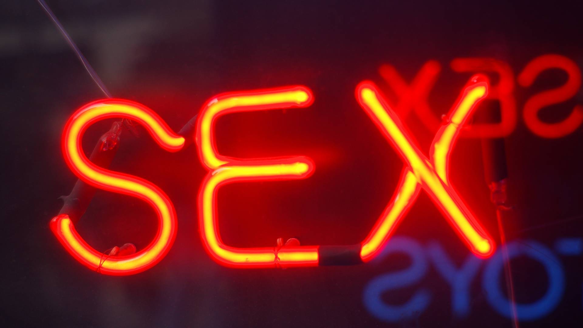 Czy w Polsce opłaca się być męską prostytutką? Zbadano zarobki za godzinę i za całą noc