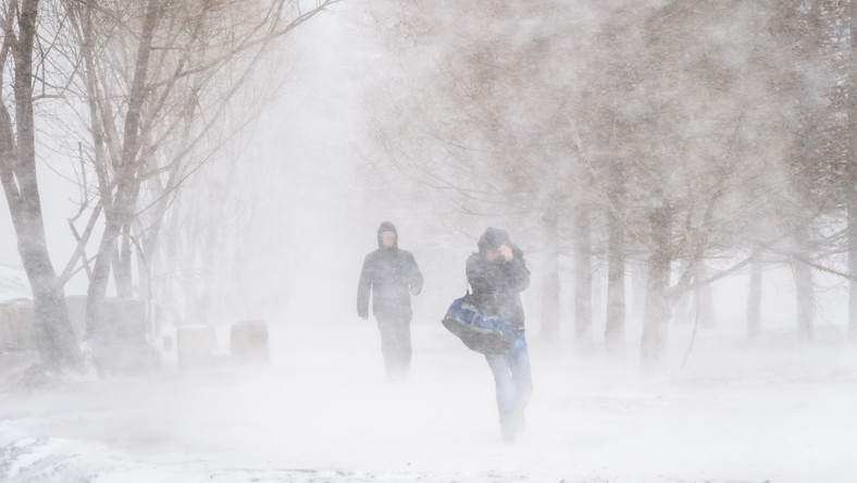IMGW wydało ostrzeżenia pierwszego stopnia przed intensywnymi opadami śniegu dla południowej części woj. małopolskiego i podkarpackiego. Miejscami może spaść nawet 15-20 cm śniegu.