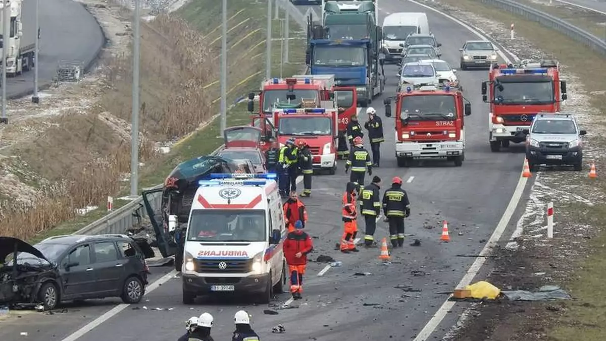 Zginęli pod kołami TIR-a