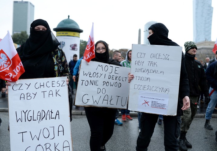W Łodzi przeciwko przyjmowaniu przez Polskę muzułmańskich imigrantów demonstrowało kilkaset osób. Organizatorem marszu były łódzkie struktury partii KORWiN.