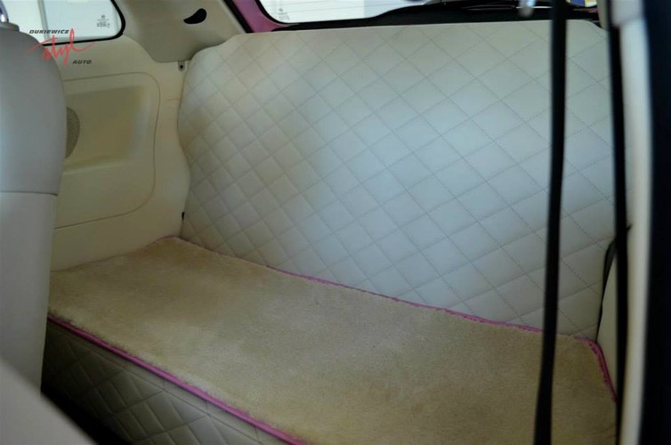 Grażyna Szapołowska sprawiła sobie różowego fiata 500