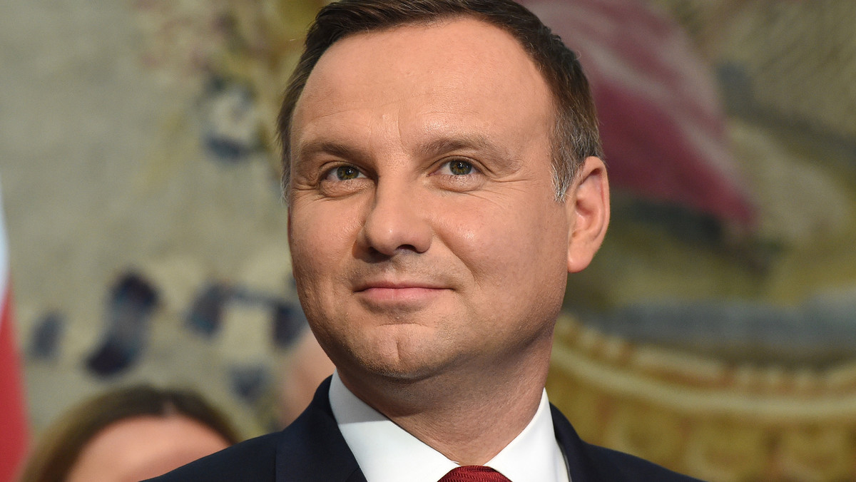 Robotnicy Płocka, Radomia i Ursusa stanęli w obronie swojej godności, która polega na możliwości godziwego życia i pracy - powiedział w prezydent Andrzej Duda podczas płockich obchodów 40. rocznicy wystąpień robotniczych z czerwca 1976 r.