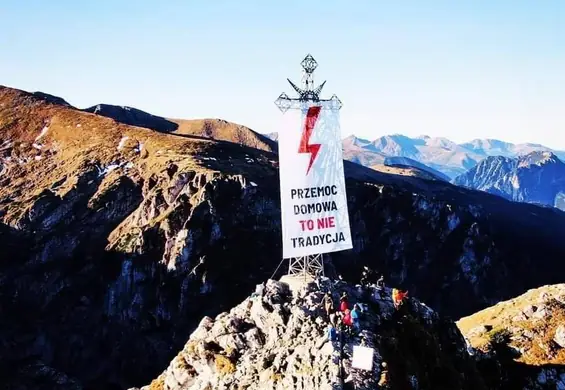 Baner na krzyżu na Giewoncie to nasz krzyk, a nie profanacja - Strajk Kobiet Podhale o akcji