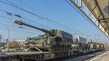 z polski wprost na wojnę z rosją. znad wisły jadą wagony potężnej broni