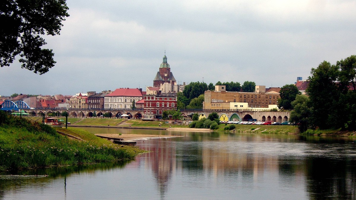 Ruszają prace nad dzieleniem Gorzowa Wielkopolskiego na dzielnice. Wszystko po to, żeby mieszkańcy mogli się integrować, organizować i mieć realny wpływ na rozwój osiedli i miasta - czytamy na stronie "Gazety Lubuskiej".