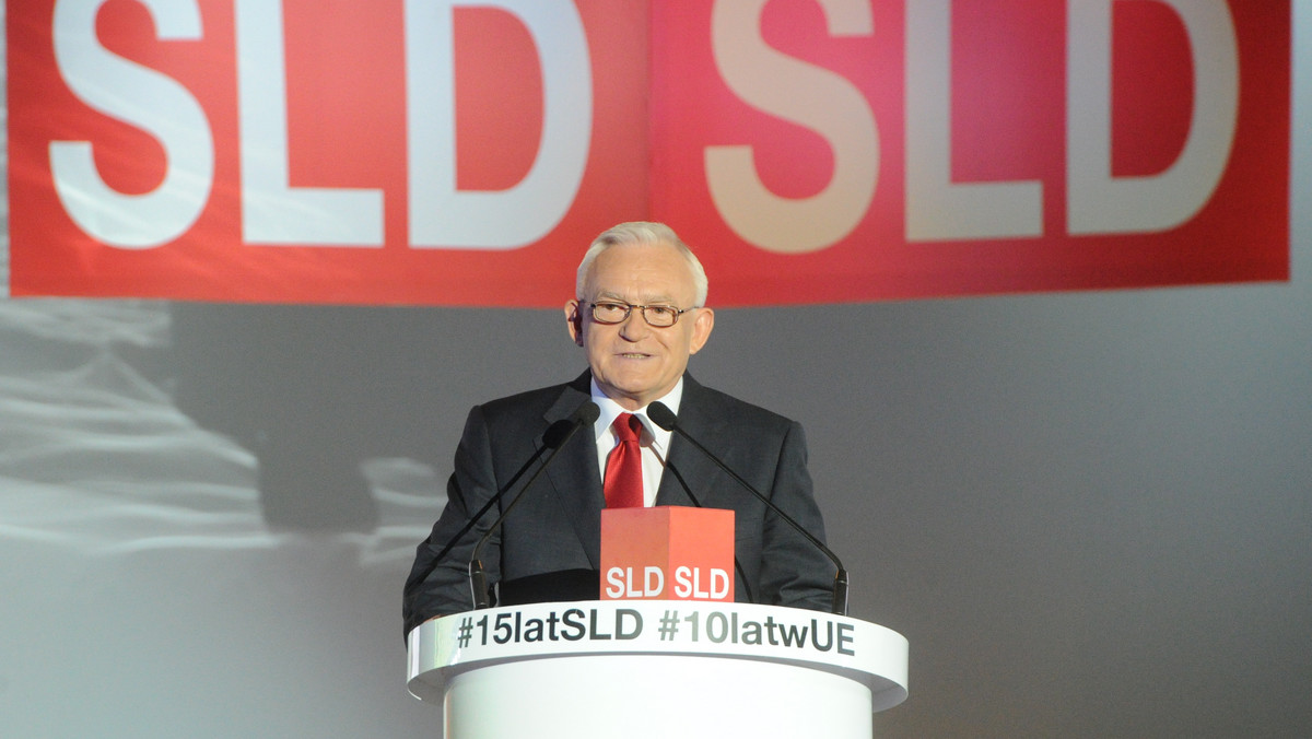 - Jarosław Kaczyński swoimi oświadczeniami buduje zły wizerunek Polski - tak szef SLD Leszek Miller odniósł się do słów lidera PiS dotyczących planów tego ugrupowania, by kontrolować głosowanie w nadchodzących wyborach. - Okazuje się, że polski premier z Władimirem Putinem zamordowali polskiego prezydenta, a teraz, że wybory odbywają się w sposób niewłaściwy, a Państwowa Komisja Wyborcza fałszuje wyniki tych wyborów - zaznaczył.