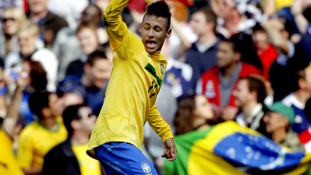 Mimo nieobecności czołowych graczy: kontuzjowanych Alexandre Pato i Nilmara oraz nie powołanego Ronaldinho Brazylijczycy nie dali zbyt wielkich szans rywalom. Przy ponad 53-tysięcznej publiczności zebranej na Emirates Stadium (na co dzień swoje mecze rozgrywa tam Arsenal Londyn) błysnął Neymar, dla którego był to dopiero trzeci występ w reprezentacji.