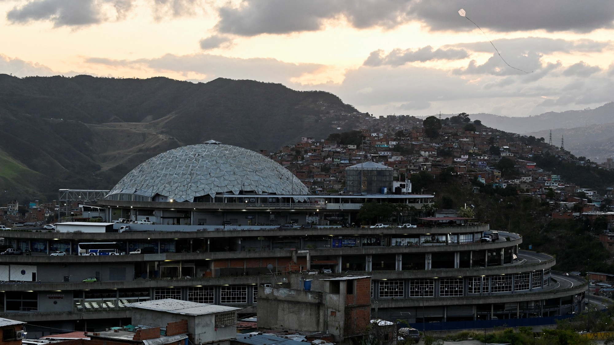 Väznica El Helicoide vo venezuelskom Caracase.