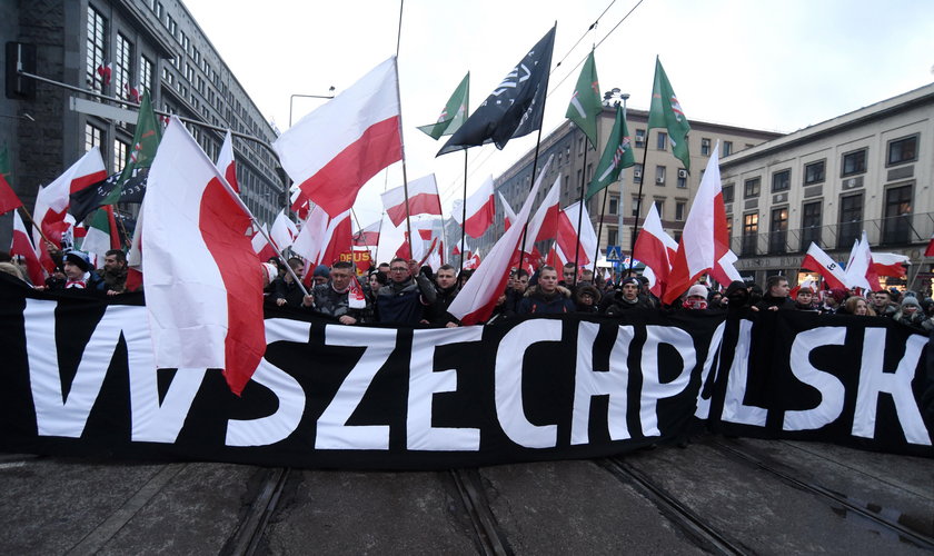 Macierewicz ostrzega przed Rosją i obwinia za rasizm na marszu