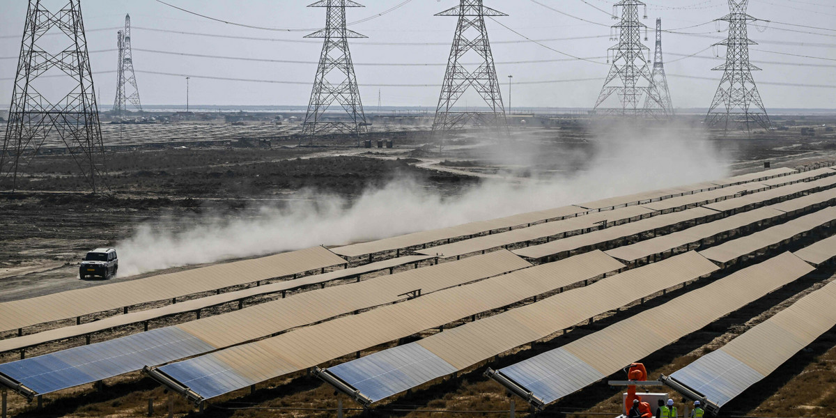 Indie. Największa na świecie farma energii odnawialnej. Widać ją z kosmosu