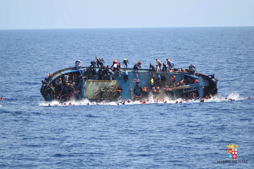 U wybrzeży Libii przewróciła się łódź z uchodźcami